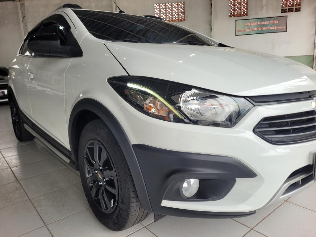CHEVROLET Onix Hatch - Foto