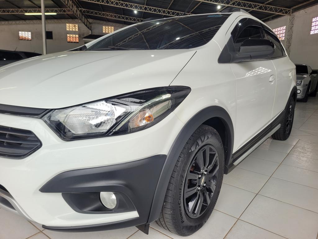 CHEVROLET Onix Hatch - Foto