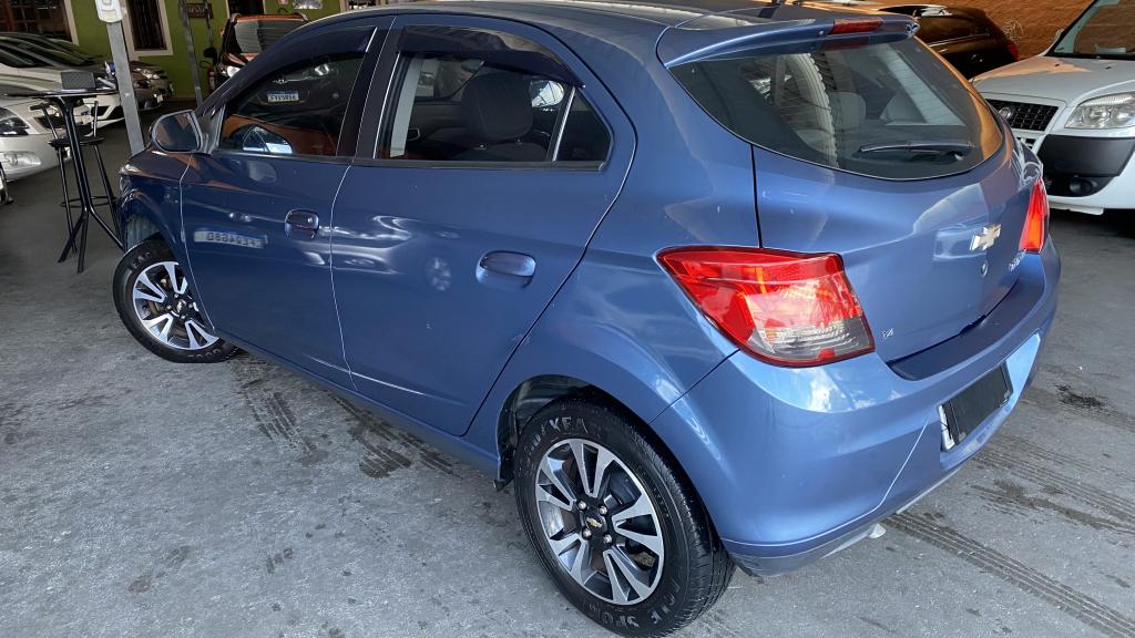 CHEVROLET Onix Hatch - Foto