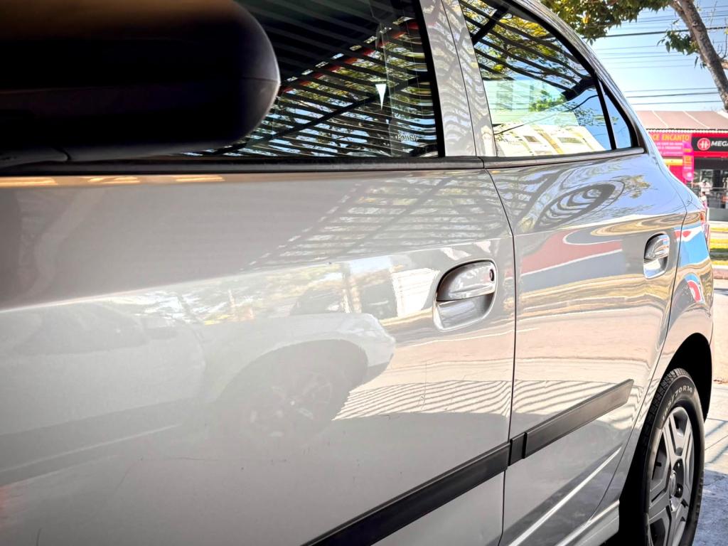 CHEVROLET Onix Hatch - Foto