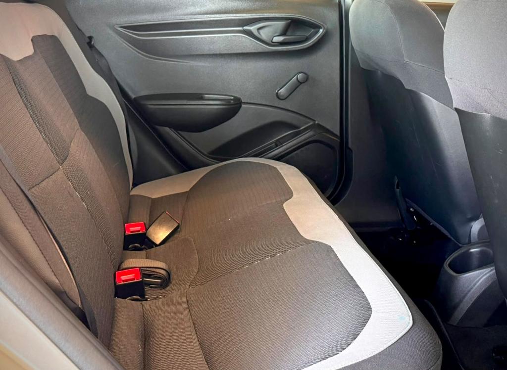 CHEVROLET Onix Hatch - Foto