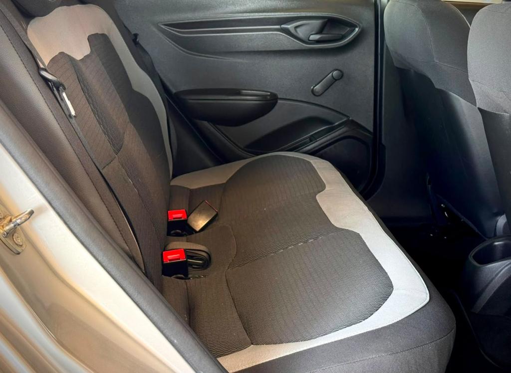 CHEVROLET Onix Hatch - Foto