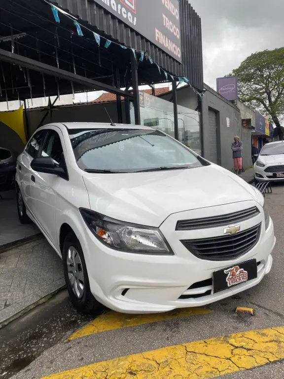 CHEVROLET Onix Hatch - Foto