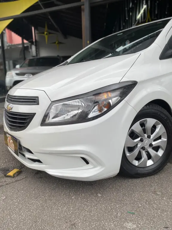 CHEVROLET Onix Hatch - Foto