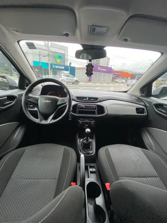 CHEVROLET Onix Hatch - Foto