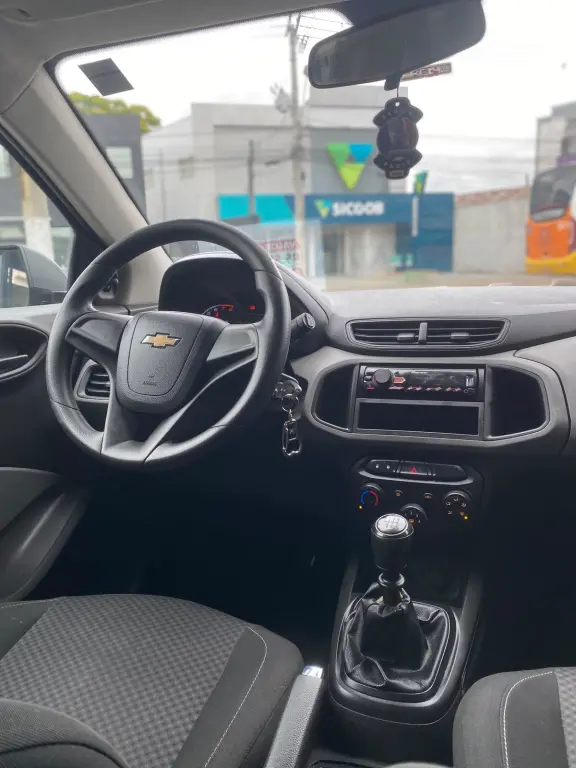 CHEVROLET Onix Hatch - Foto