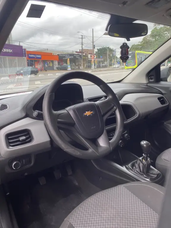 CHEVROLET Onix Hatch - Foto