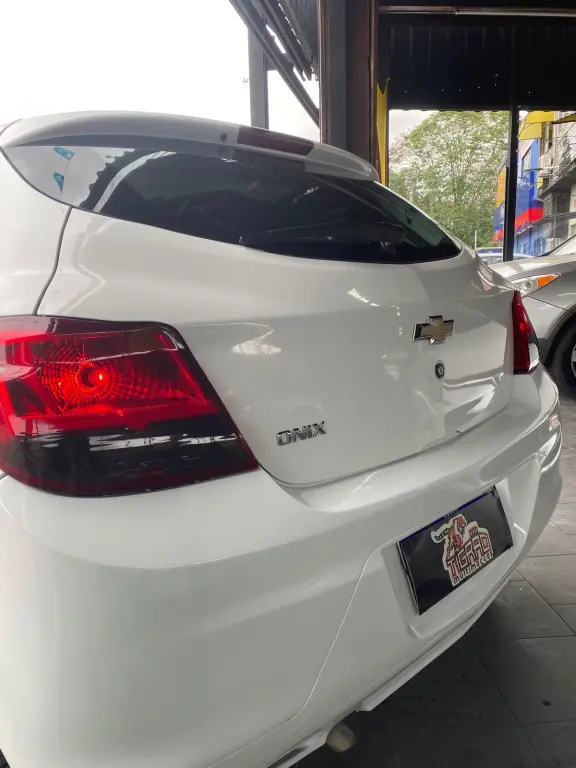 CHEVROLET Onix Hatch - Foto