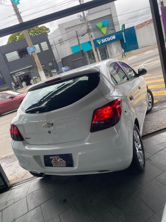 CHEVROLET Onix Hatch - Foto