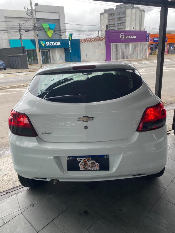 CHEVROLET Onix Hatch - Foto