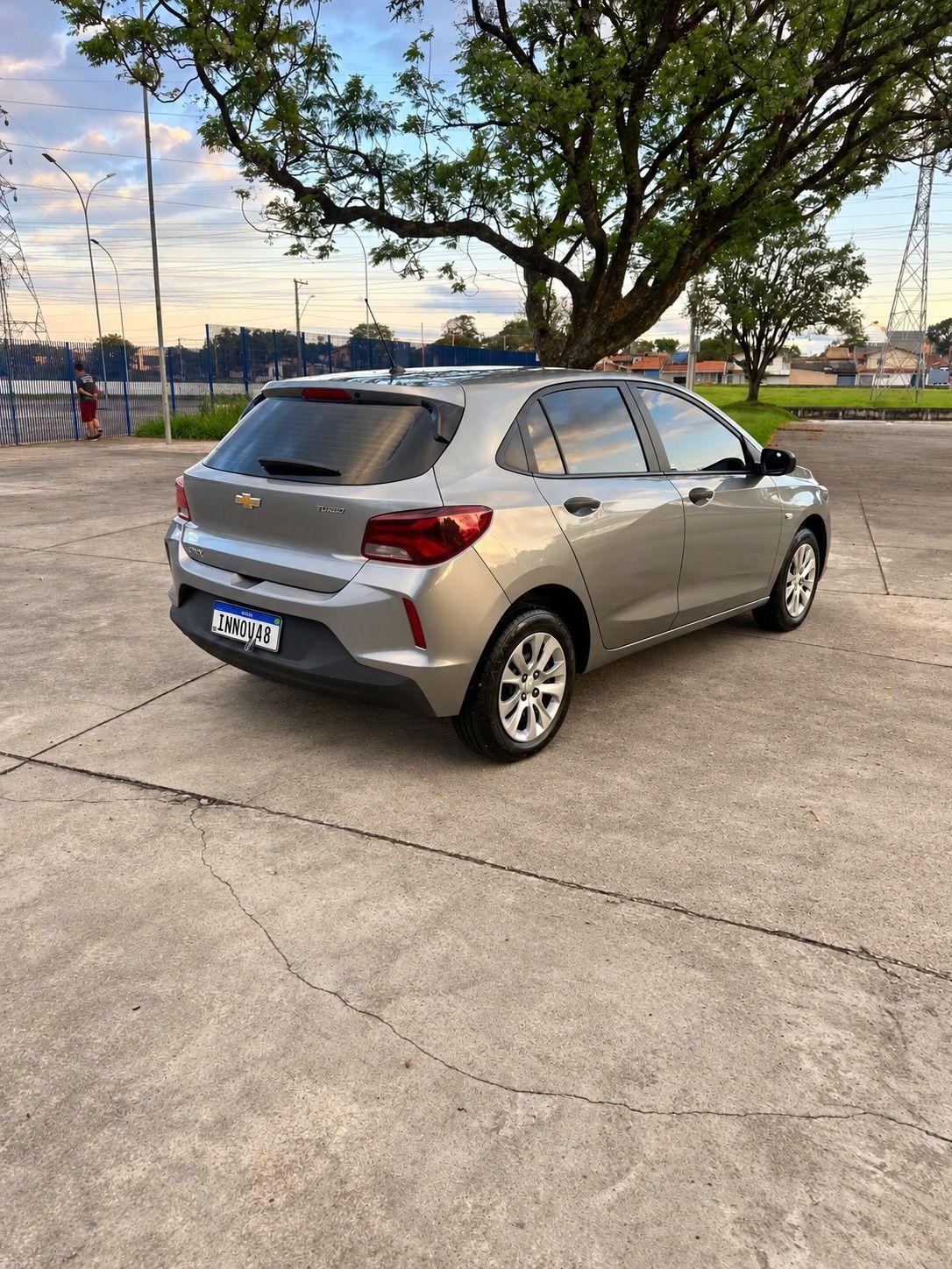 CHEVROLET Onix Hatch - Foto