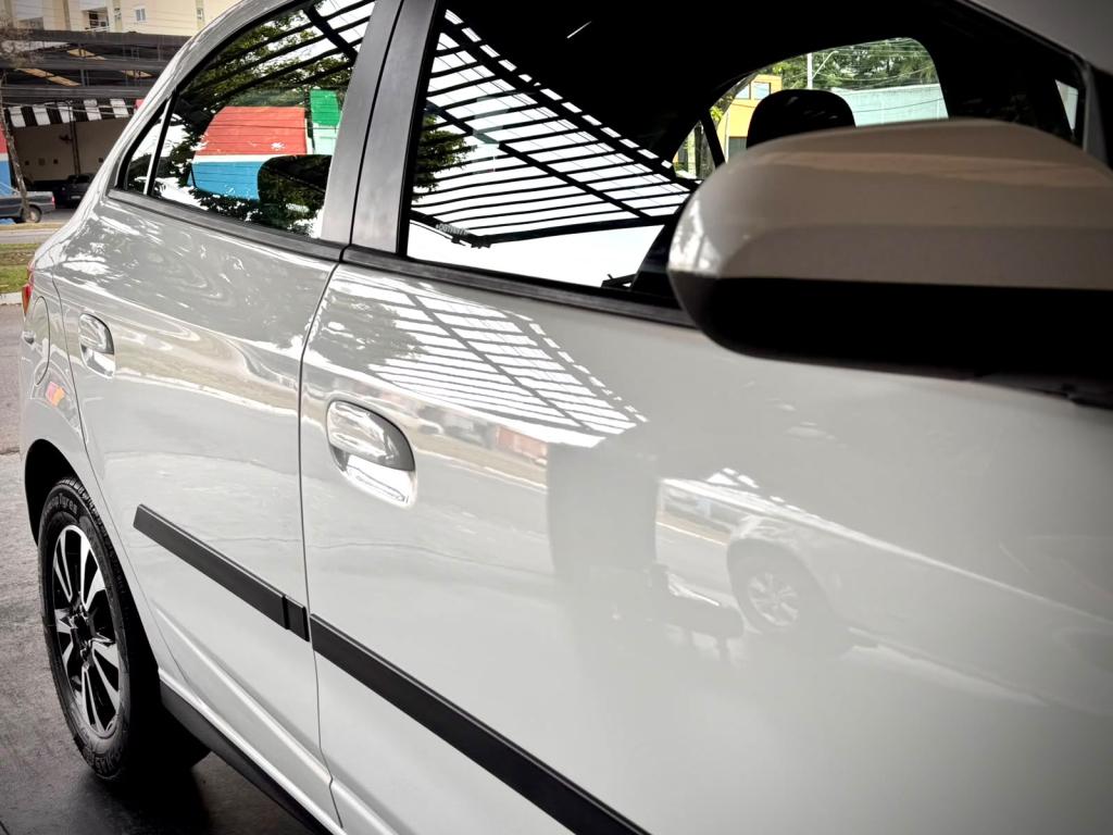CHEVROLET Onix Hatch - Foto
