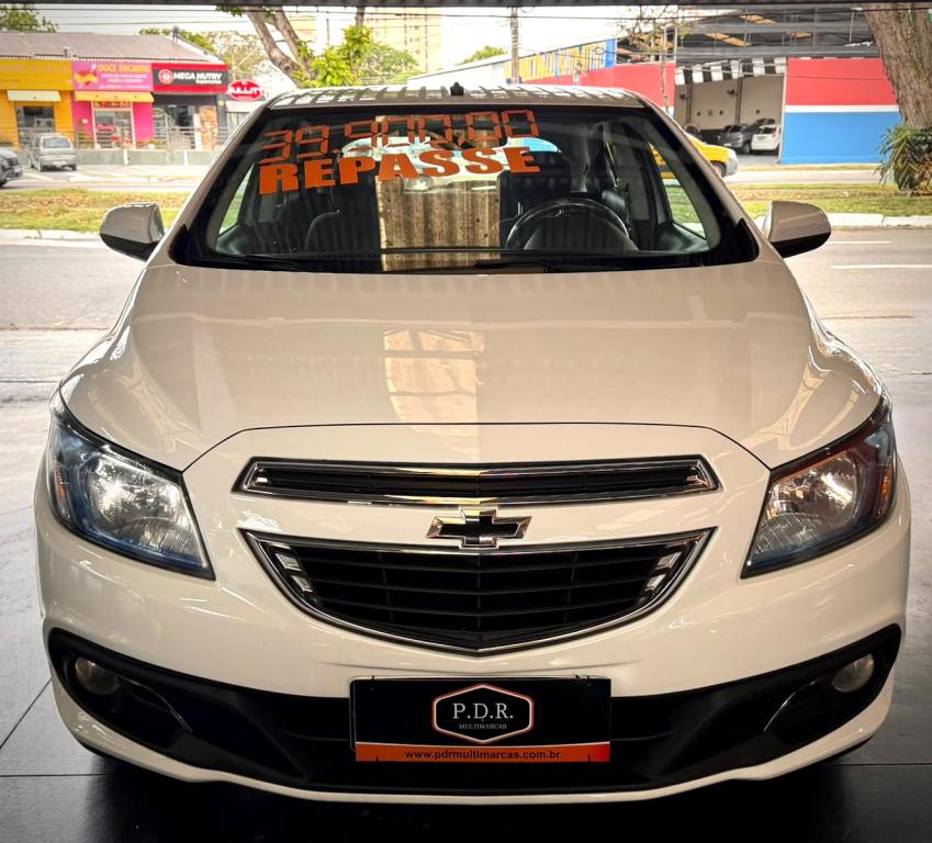 CHEVROLET Onix Hatch - Foto