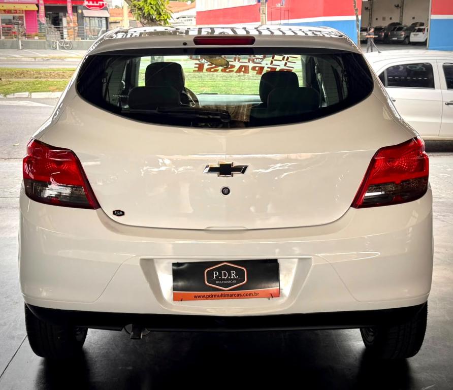 CHEVROLET Onix Hatch - Foto