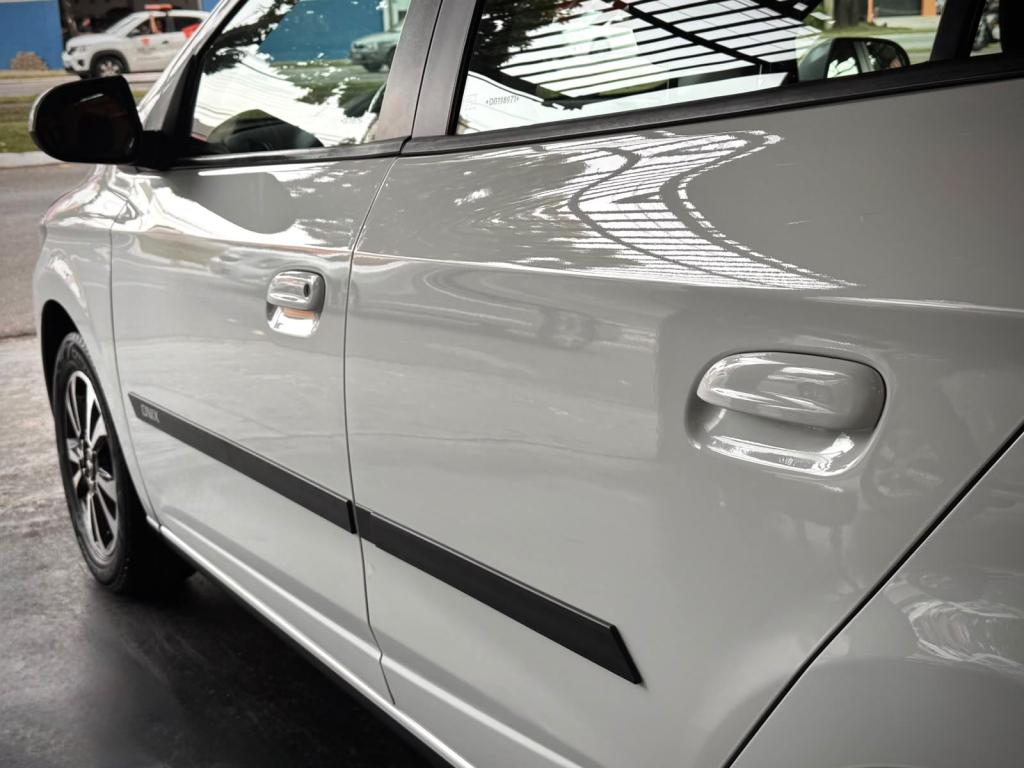 CHEVROLET Onix Hatch - Foto
