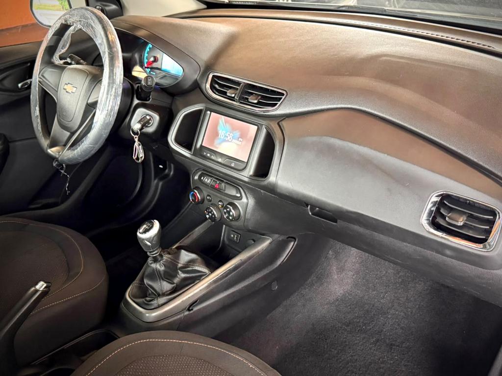 CHEVROLET Onix Hatch - Foto