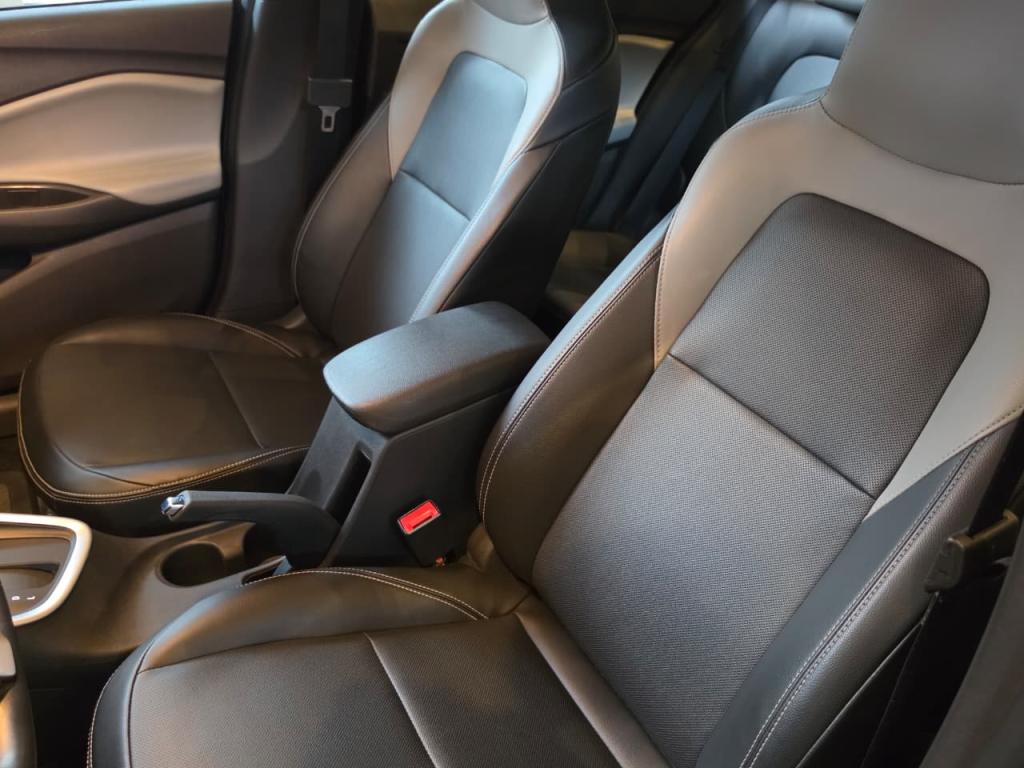 CHEVROLET Onix Sedan - Foto