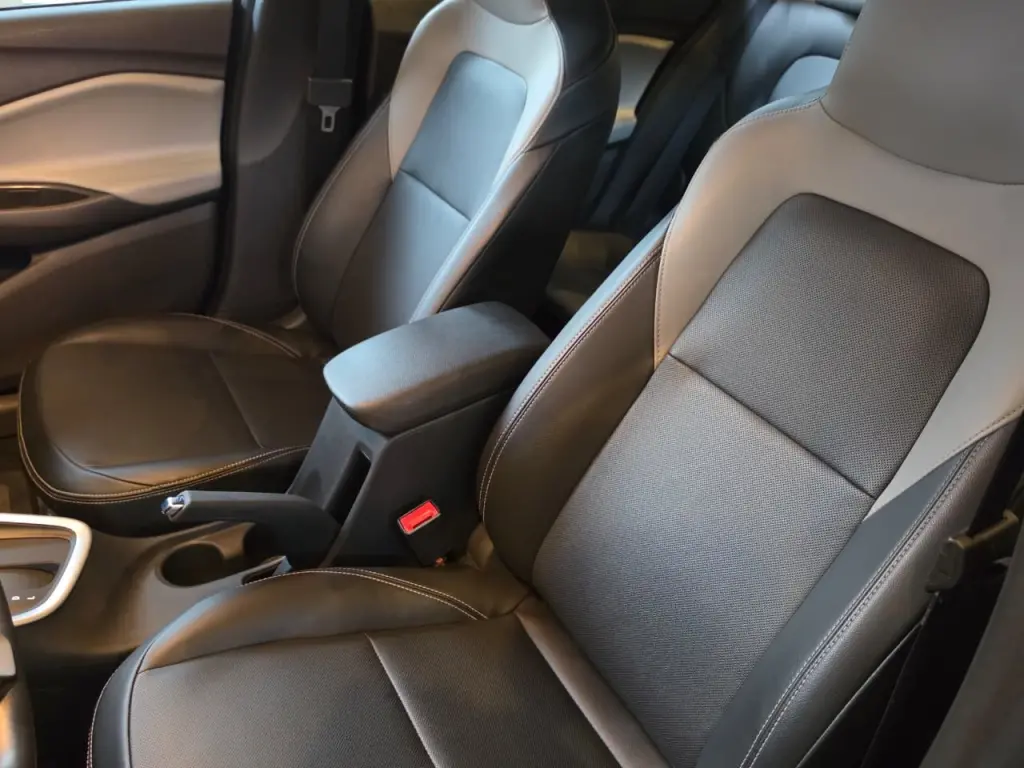 CHEVROLET Onix Sedan - Foto