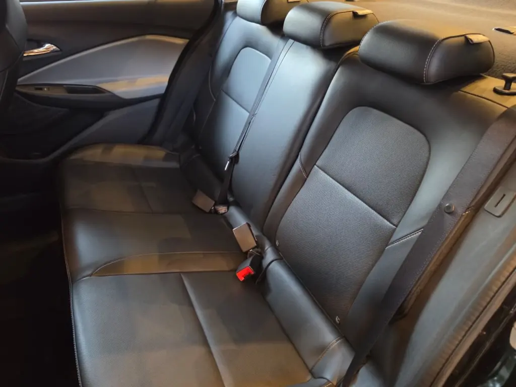 CHEVROLET Onix Sedan - Foto