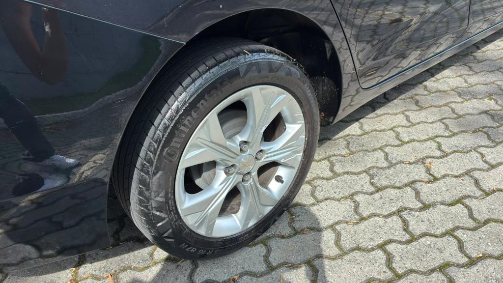 CHEVROLET Onix Sedan - Foto