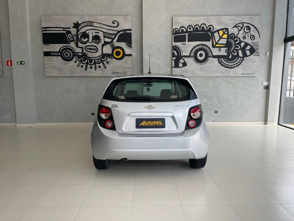 CHEVROLET Sonic Hatch - Foto