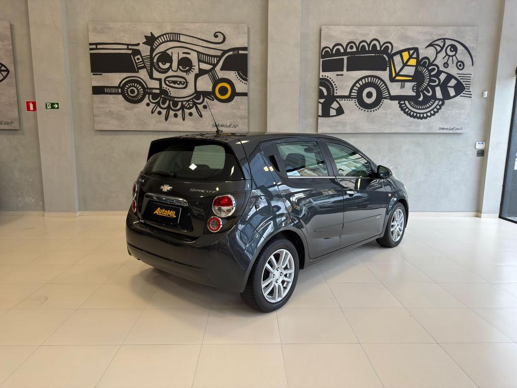 CHEVROLET Sonic Hatch - Foto
