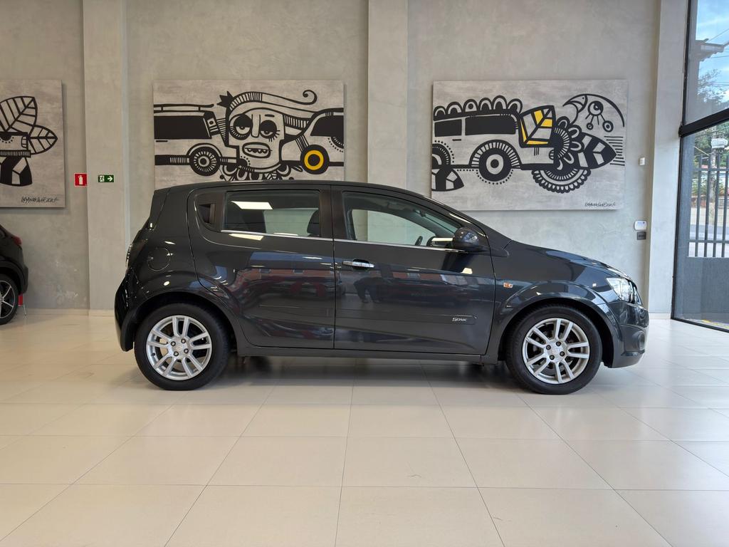 CHEVROLET Sonic Hatch - Foto