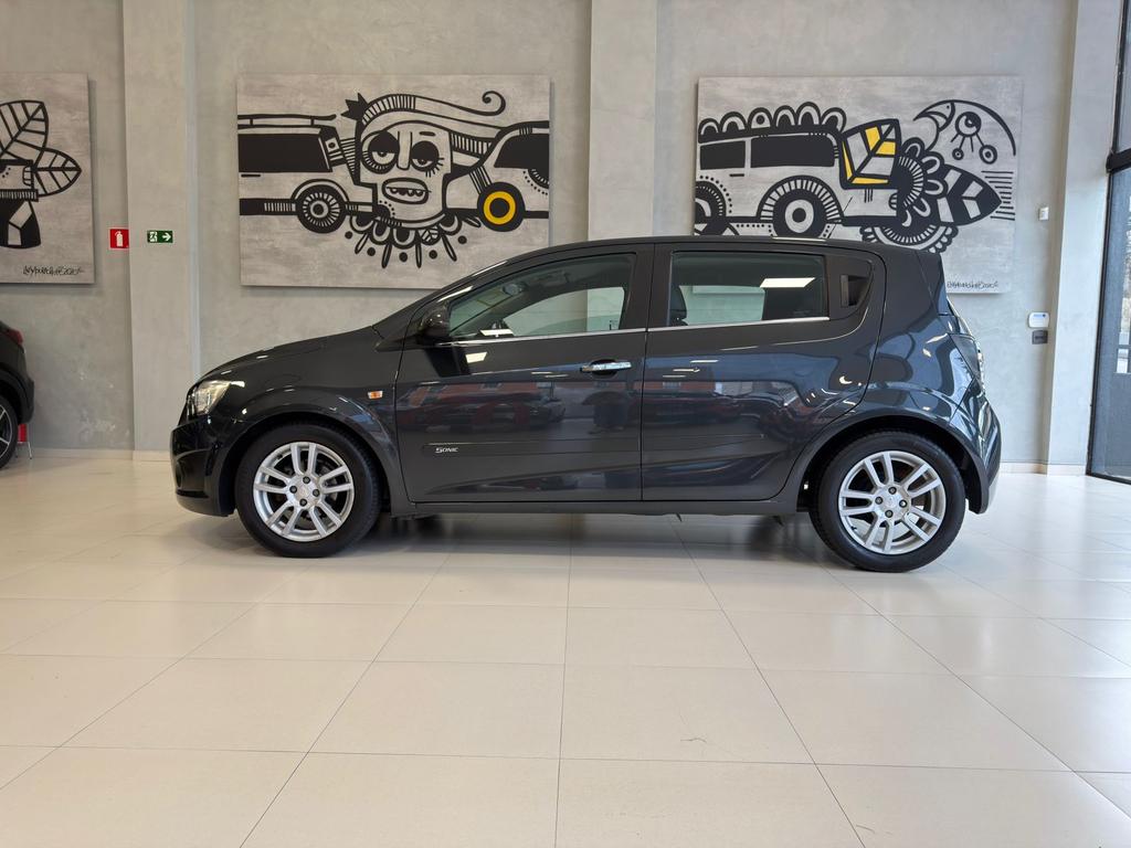 CHEVROLET Sonic Hatch - Foto