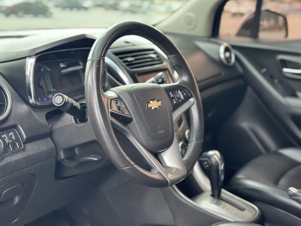 CHEVROLET Tracker - Foto