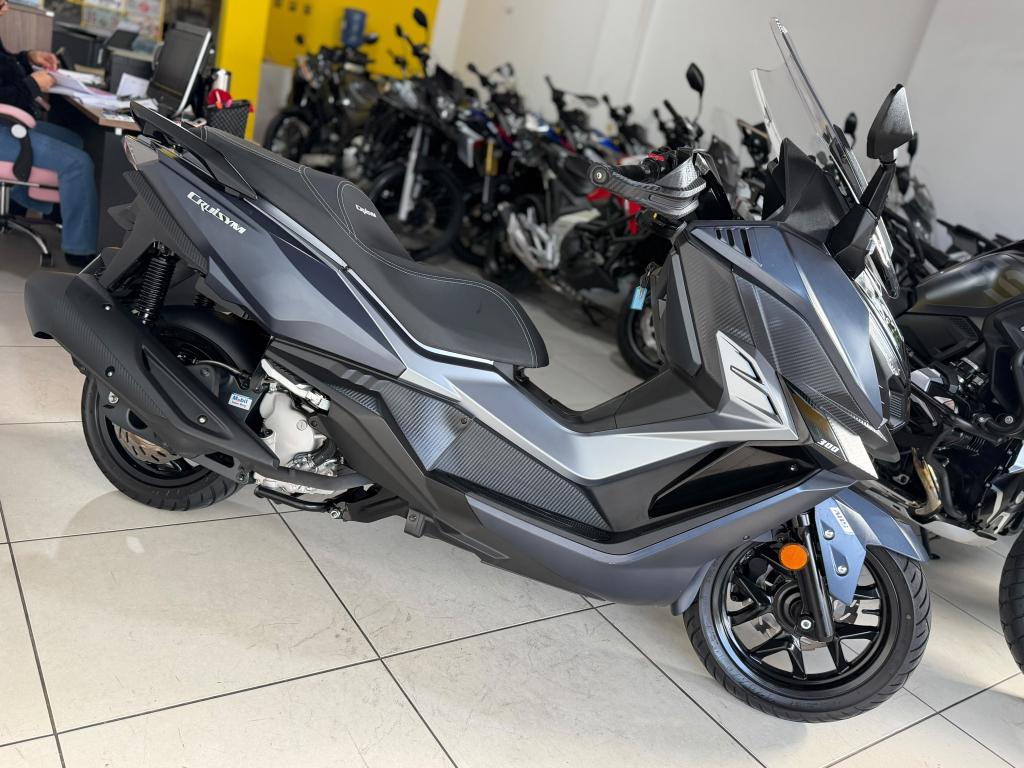 DAFRA Cruisym 300 - Foto