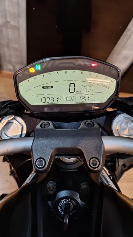 DUCATI Monster 821 - Foto