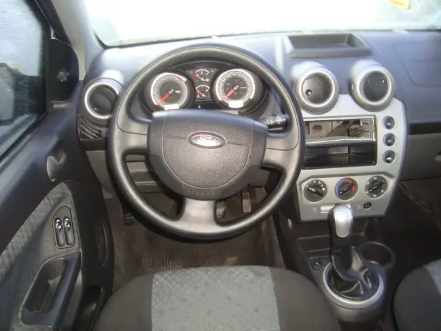 FORD Fiesta Hatch - Foto