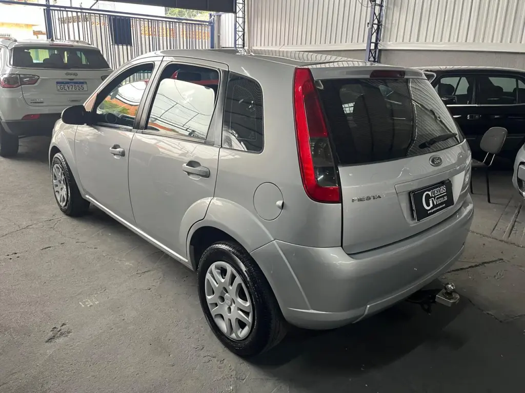 FORD Fiesta Hatch - Foto