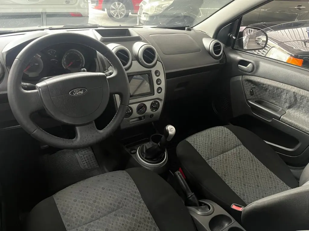 FORD Fiesta Hatch - Foto