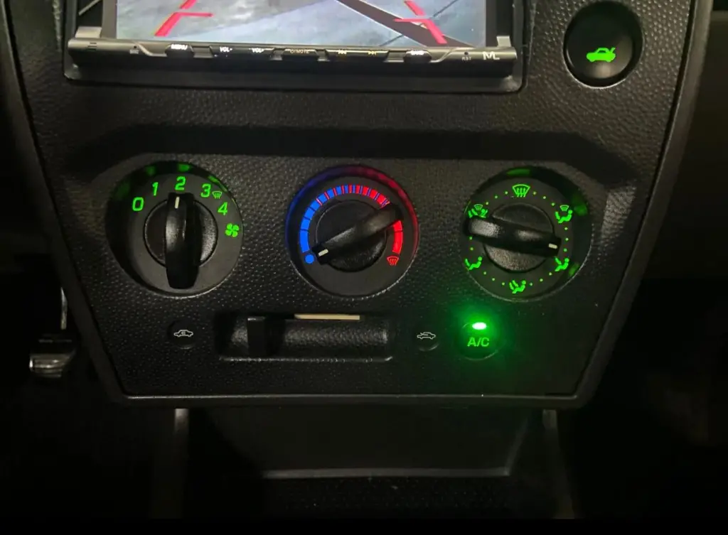 FORD Fiesta Hatch - Foto