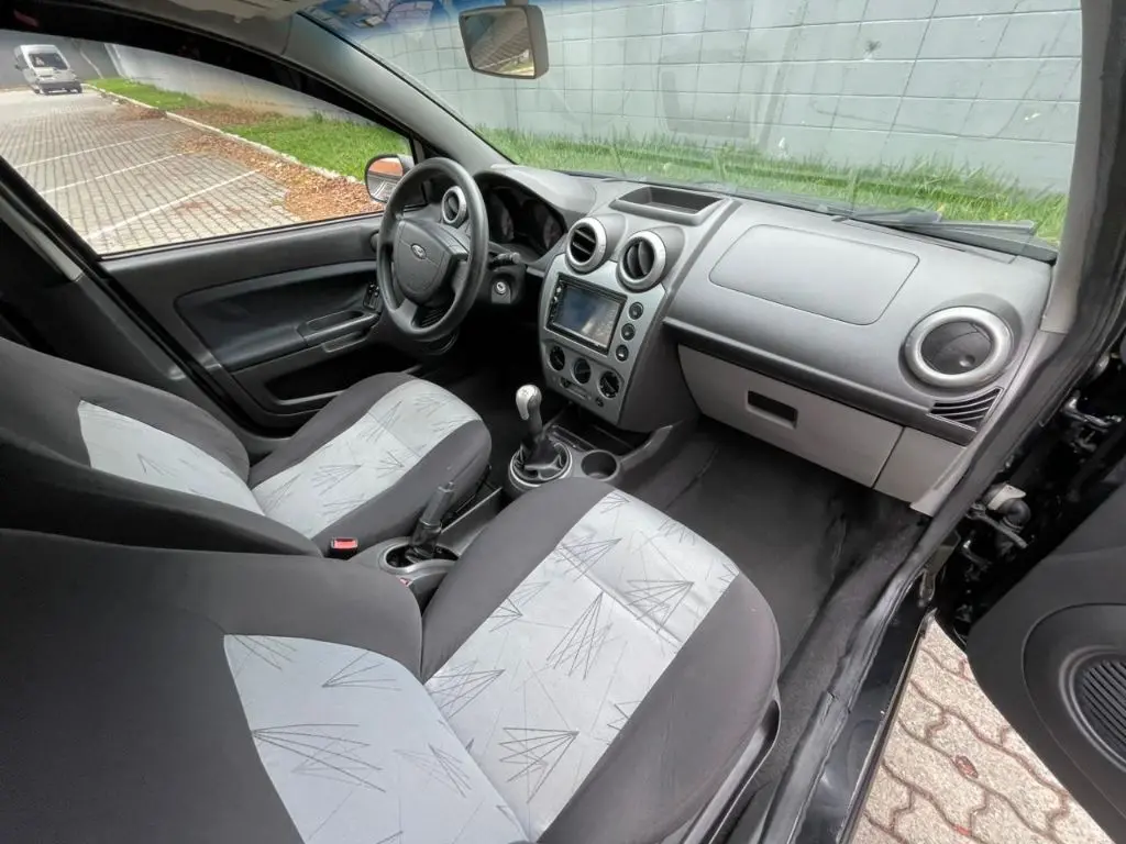 FORD Fiesta Hatch - Foto