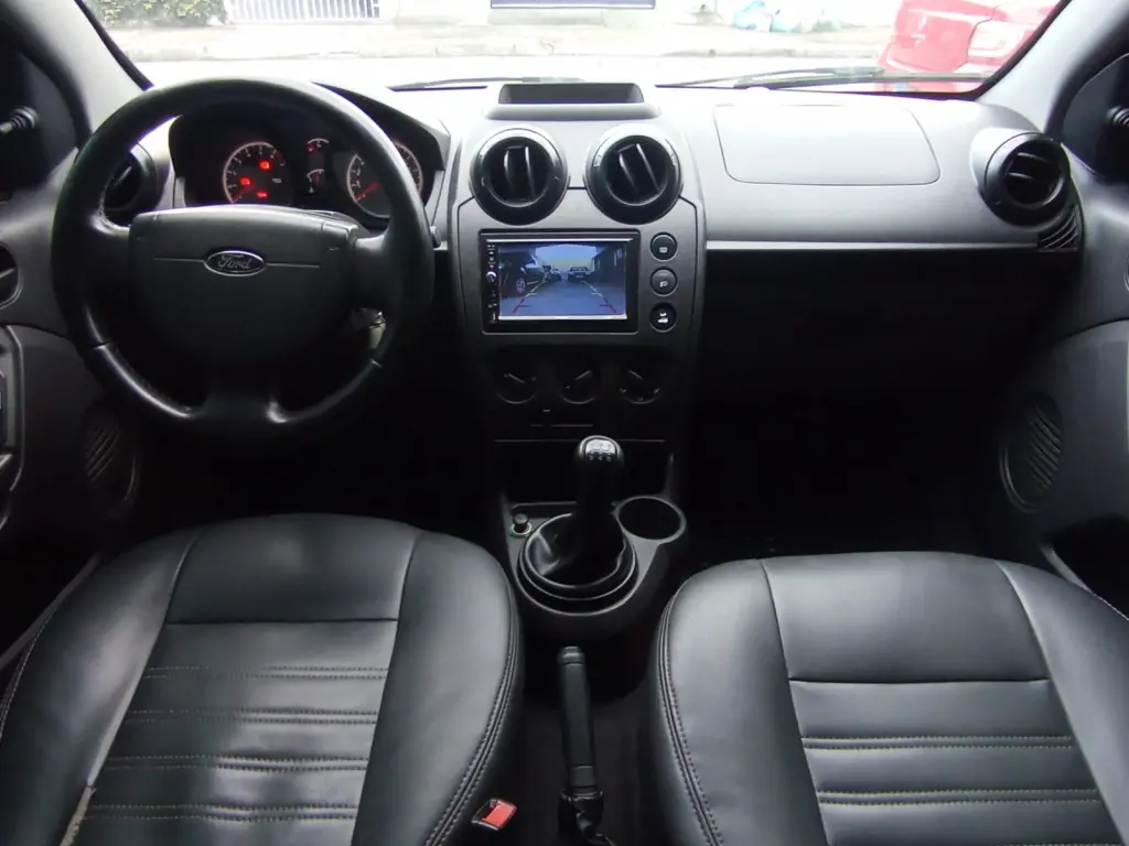 FORD Fiesta Hatch - Foto