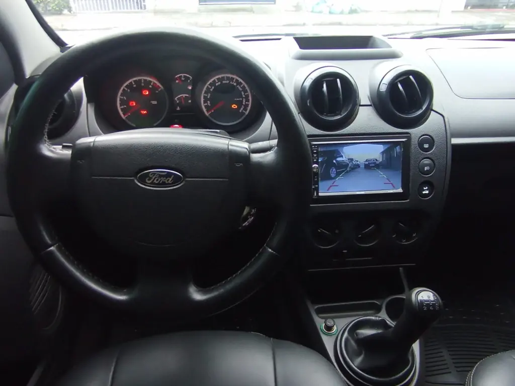 FORD Fiesta Hatch - Foto