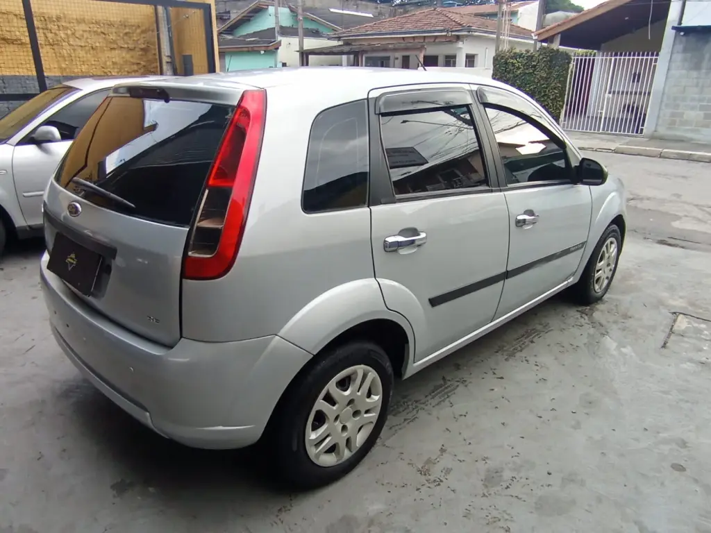 FORD Fiesta Hatch - Foto