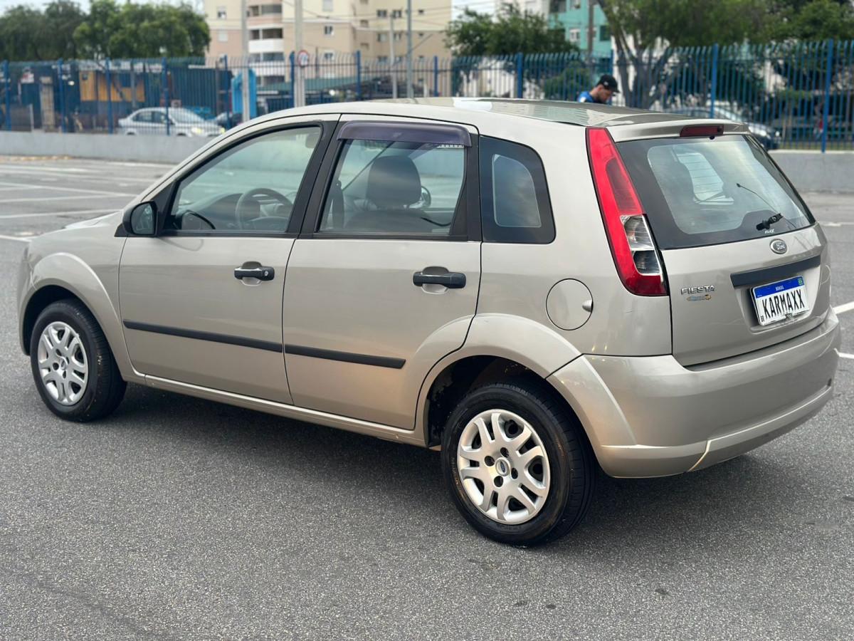 FORD Fiesta Hatch - Foto