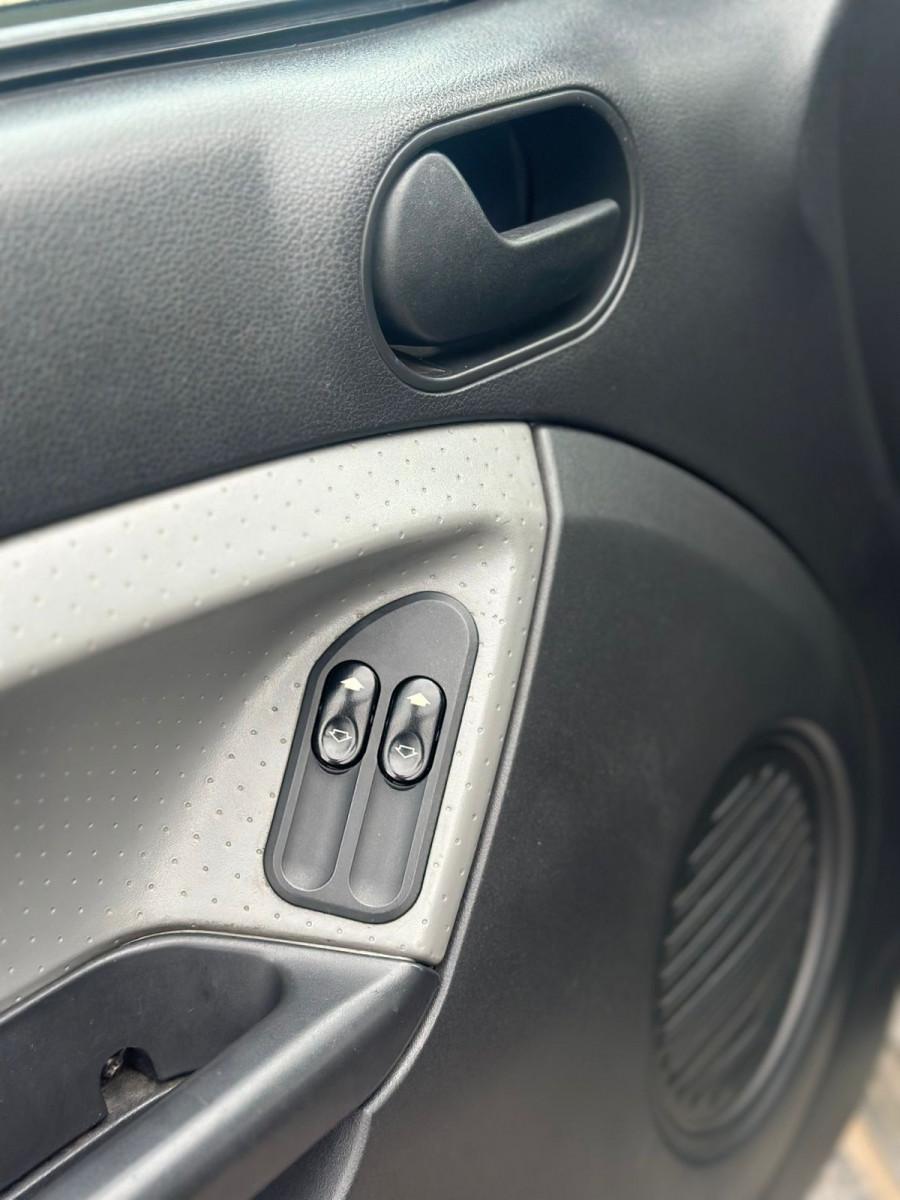 FORD Fiesta Hatch - Foto