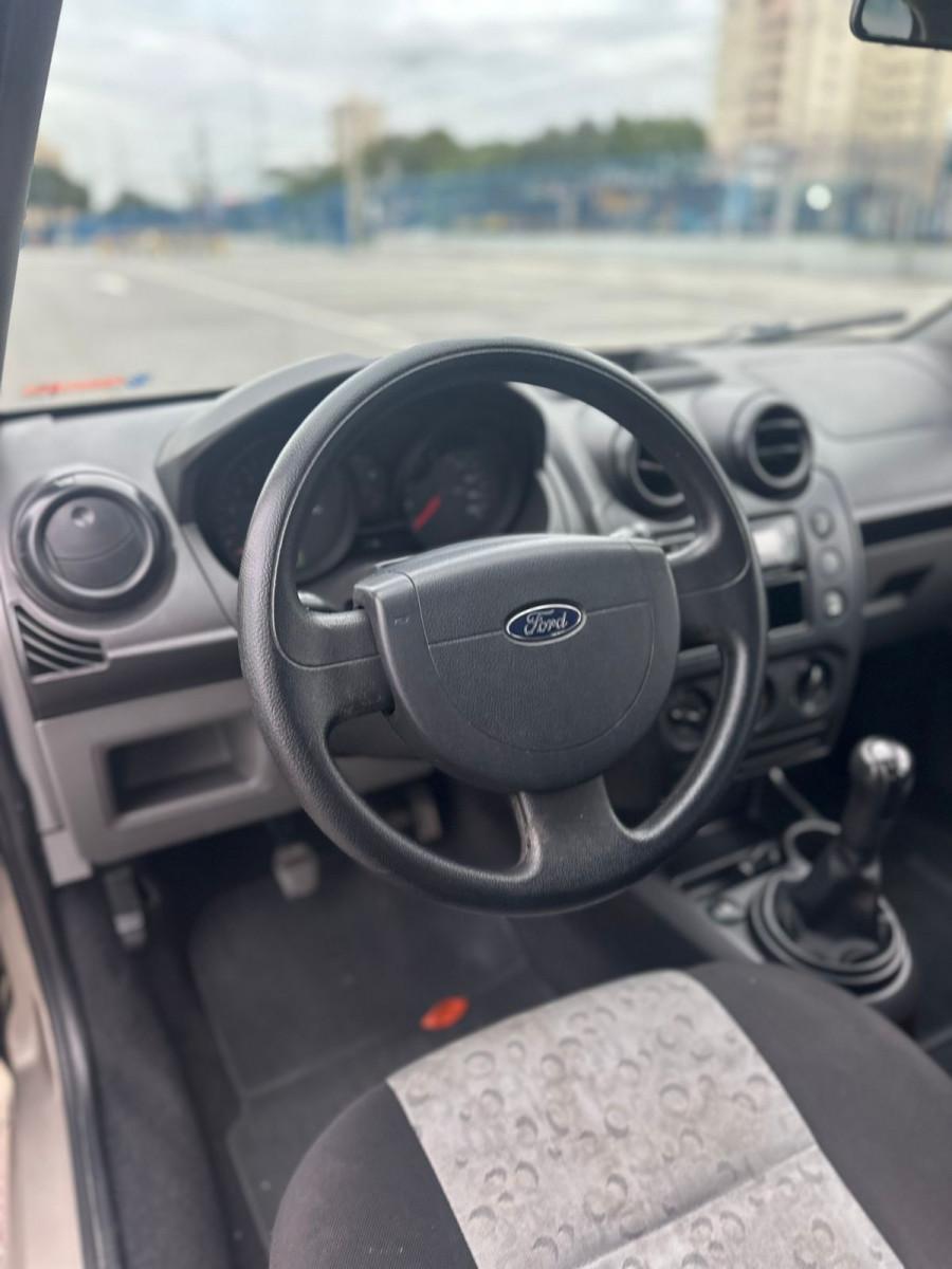 FORD Fiesta Hatch - Foto
