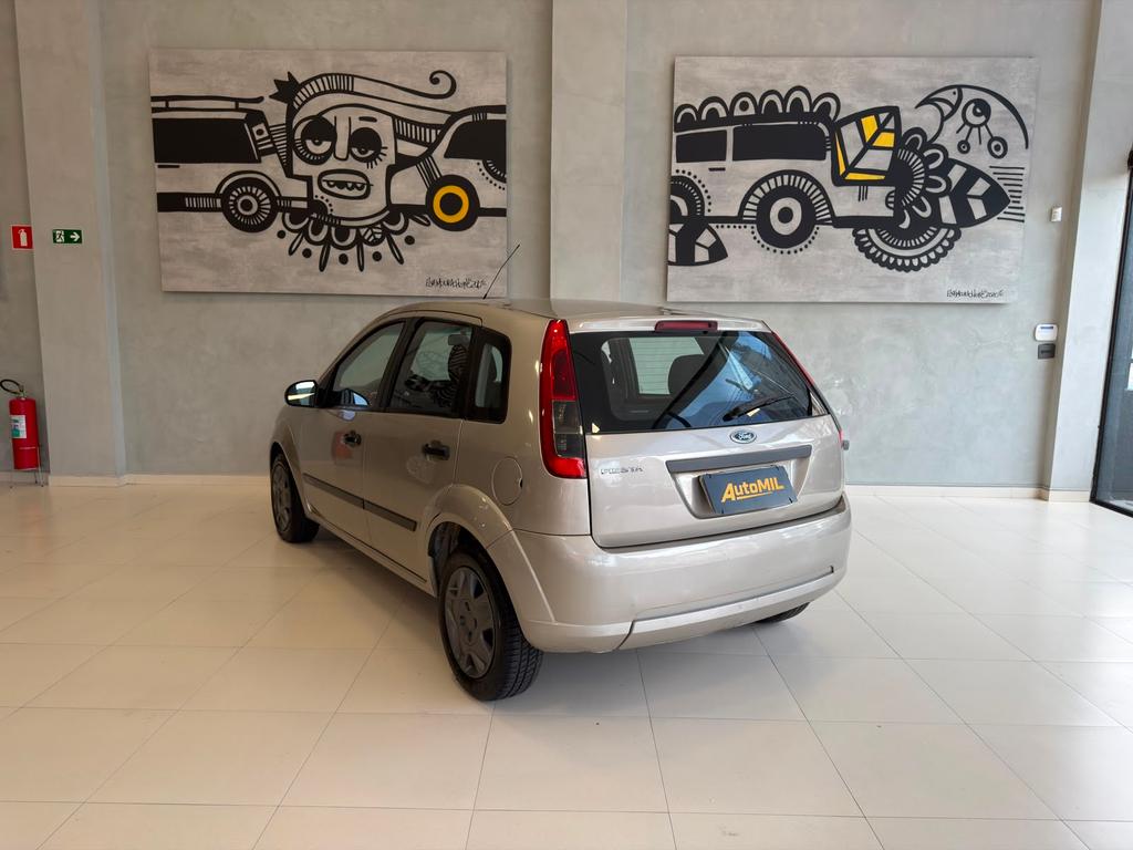 FORD Fiesta Hatch - Foto