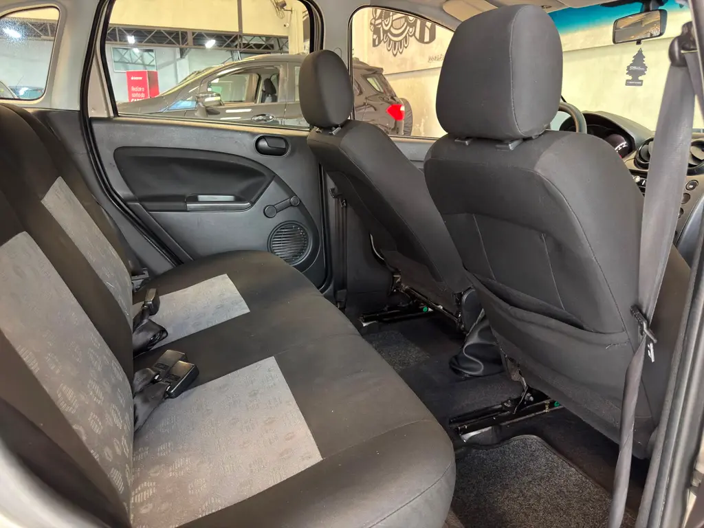 FORD Fiesta Hatch - Foto