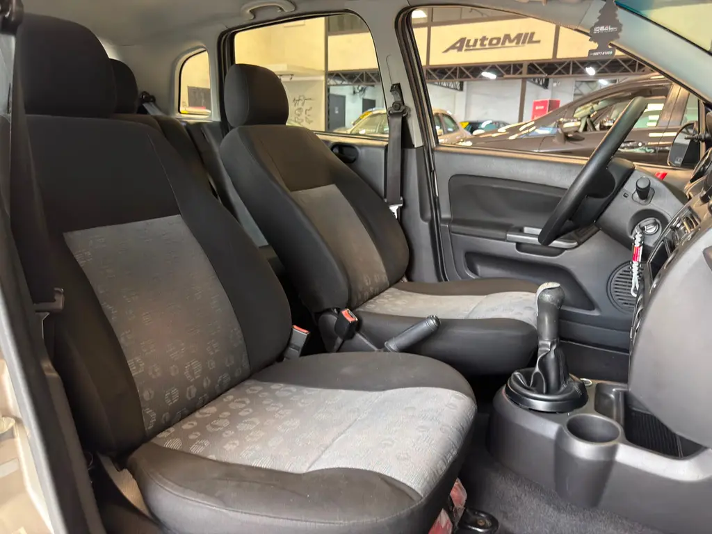 FORD Fiesta Hatch - Foto