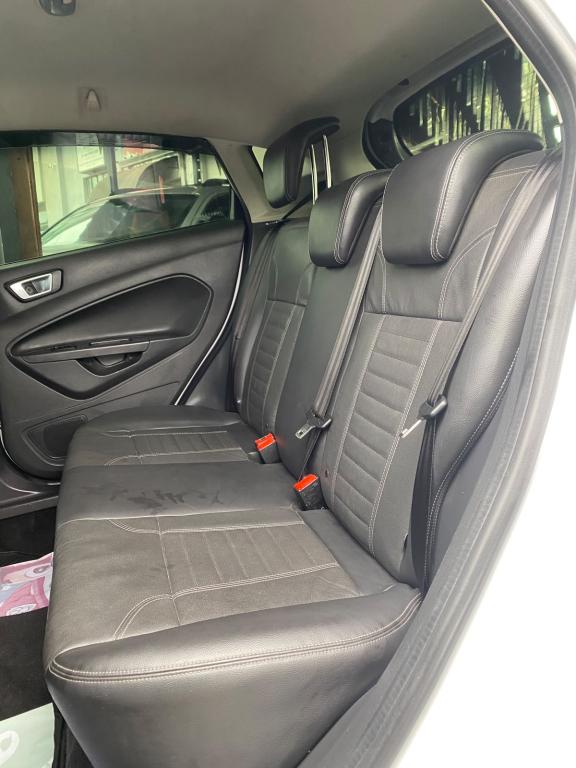 FORD Fiesta Hatch - Foto