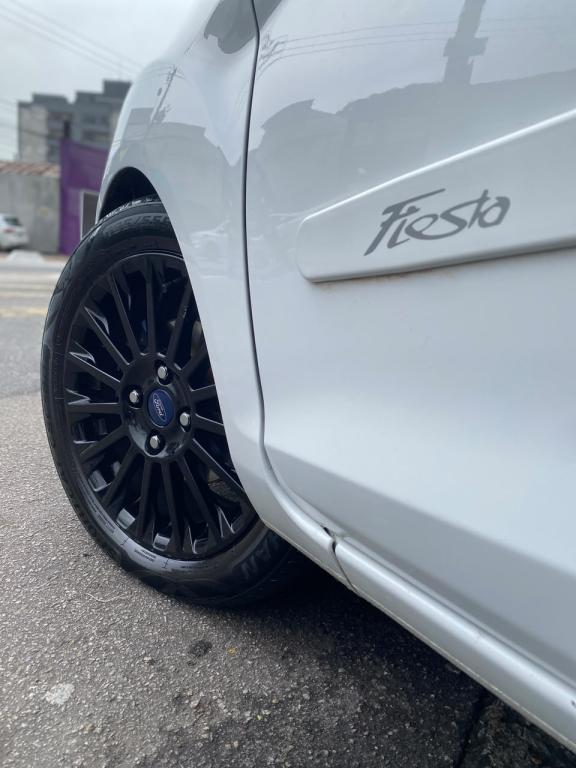 FORD Fiesta Hatch - Foto