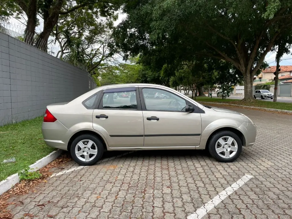 FORD Fiesta Sedan - Foto