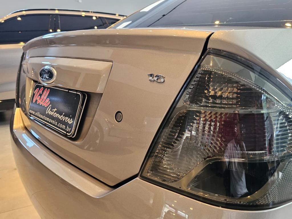 FORD Fiesta Sedan - Foto