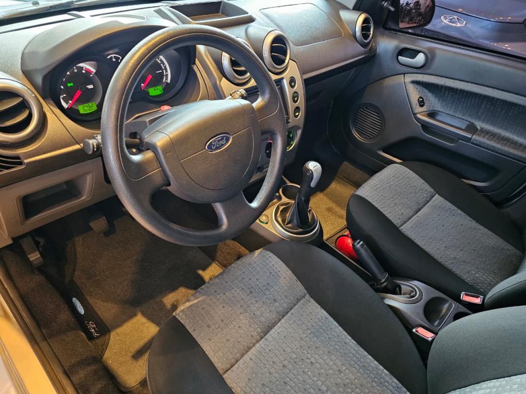 FORD Fiesta Sedan - Foto